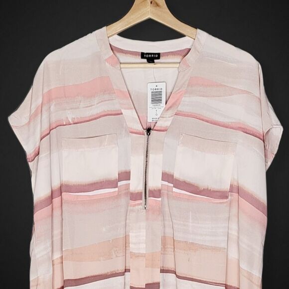 Woman's Torrid Watercolor Georgette Zip Front Top 0 12 Peach Stripes - Picture 2 of 9